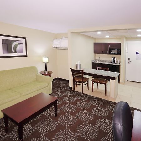 Holiday Inn Express Pittsburgh West - Greentree, An Ihg Hotel Crafton Exterior photo