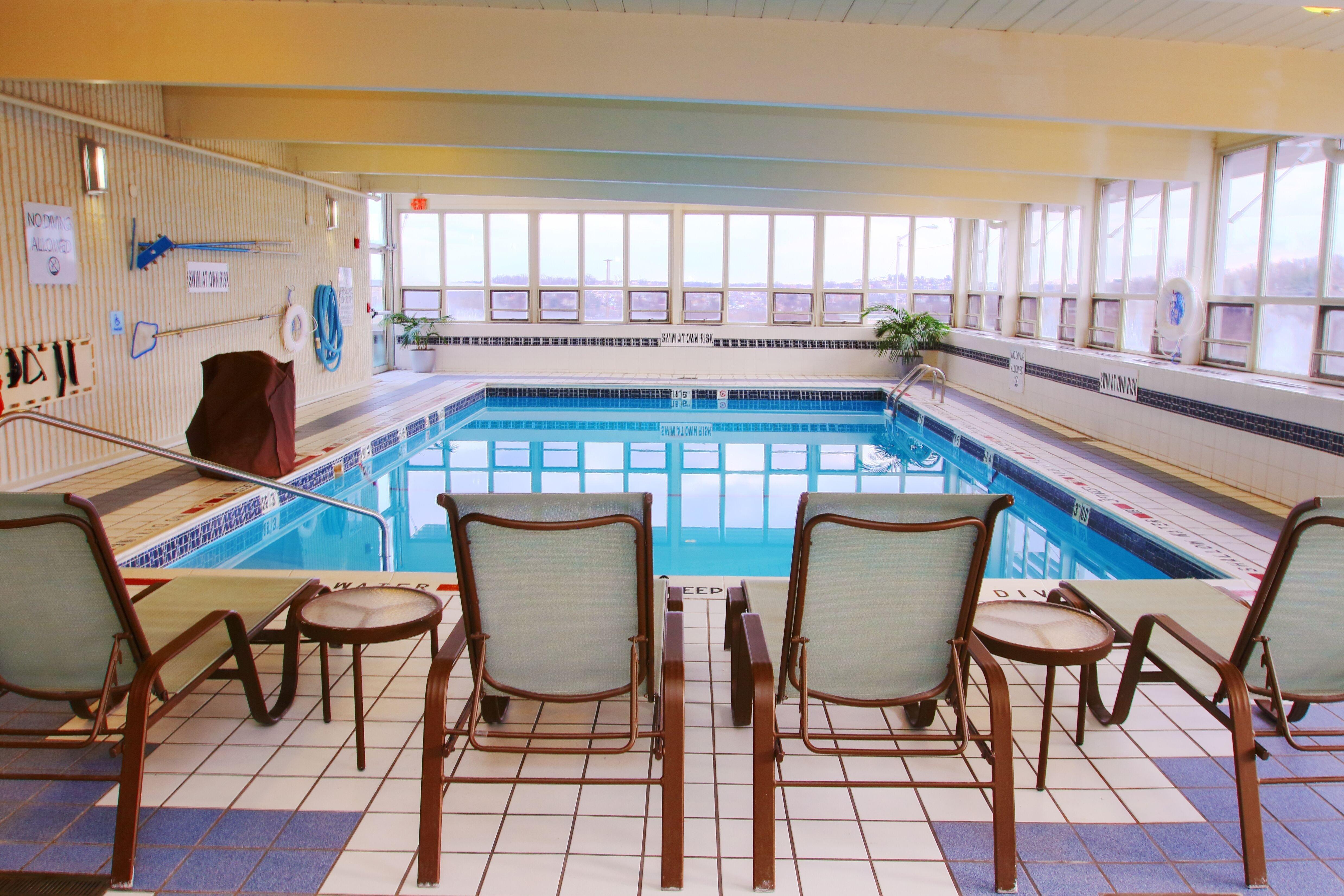 Holiday Inn Express Pittsburgh West - Greentree, An Ihg Hotel Crafton Exterior photo