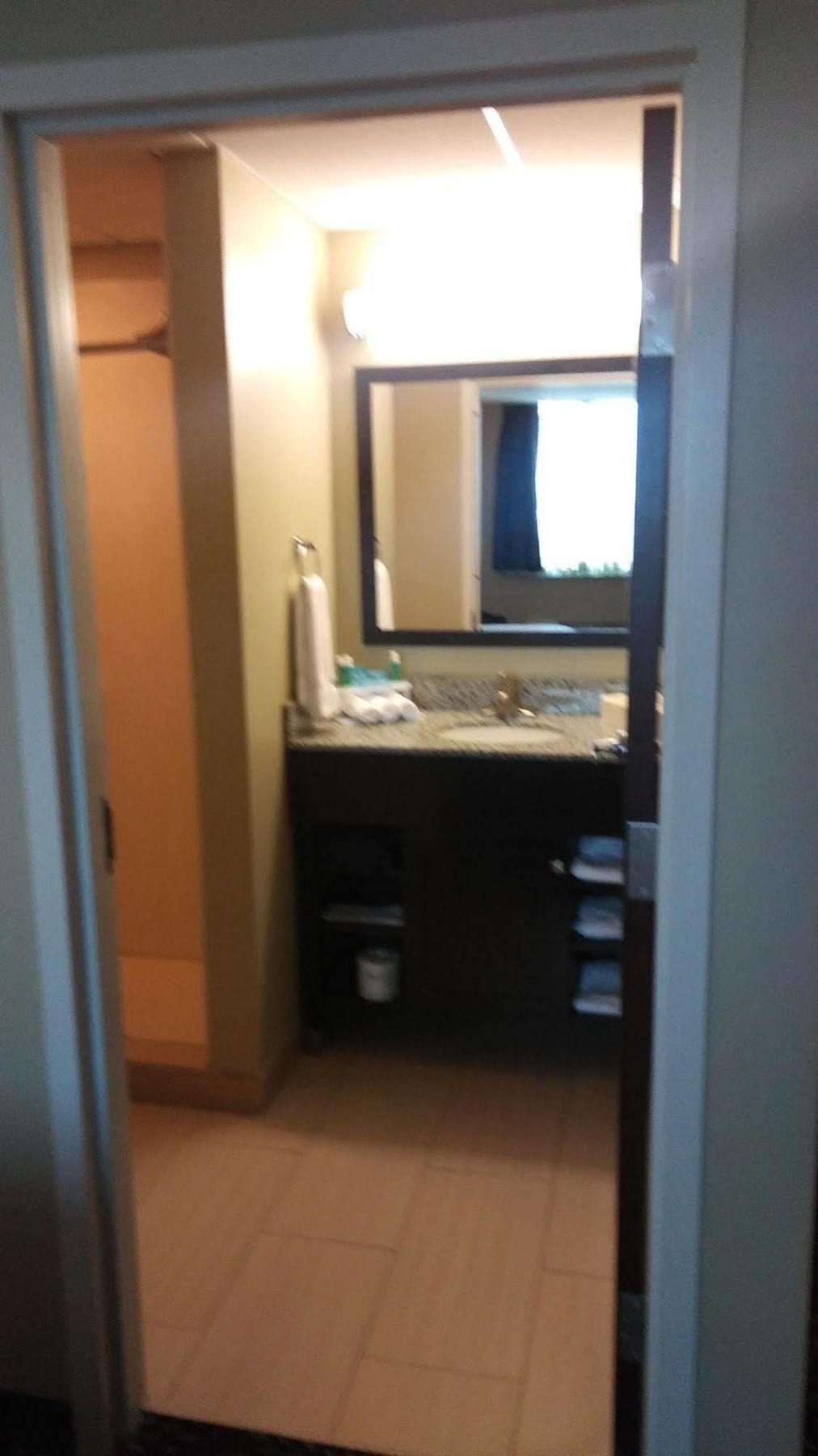 Holiday Inn Express Pittsburgh West - Greentree, An Ihg Hotel Crafton Exterior photo