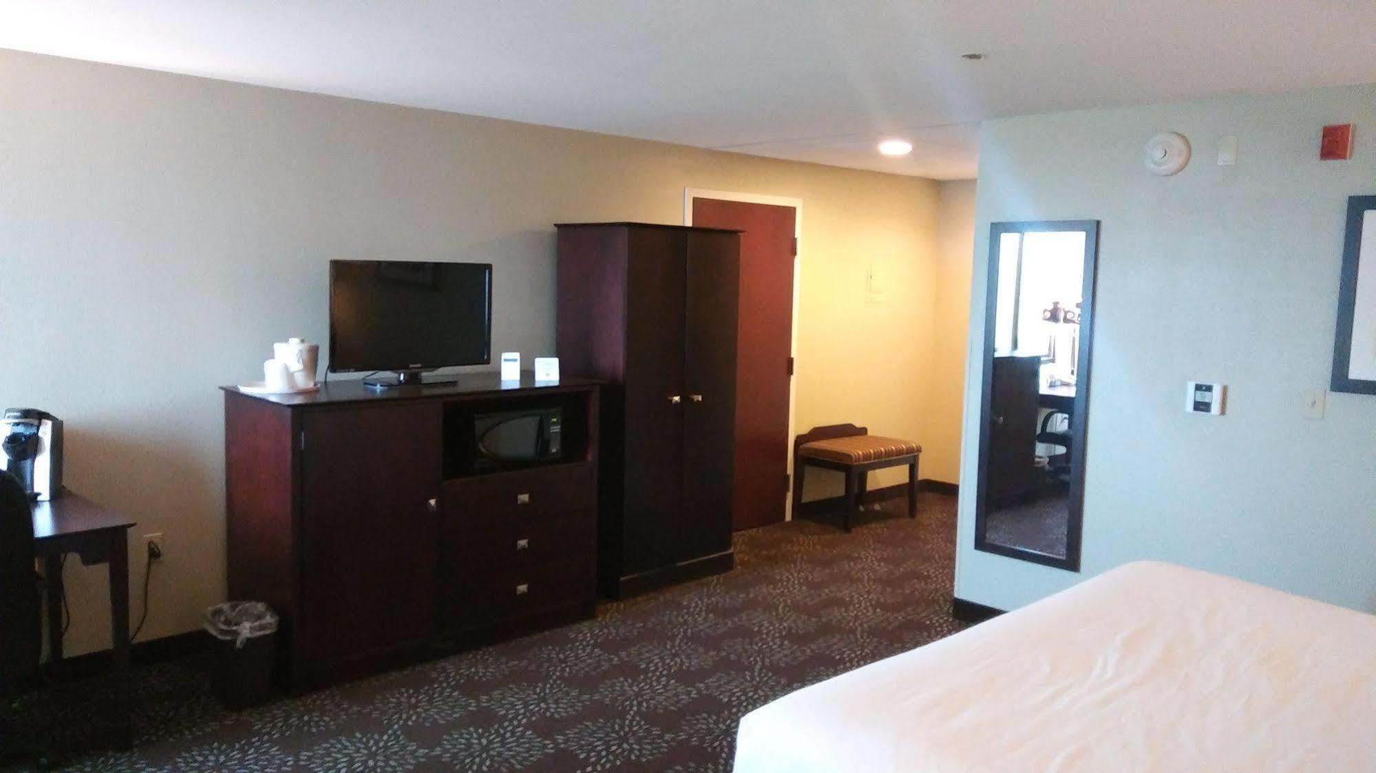 Holiday Inn Express Pittsburgh West - Greentree, An Ihg Hotel Crafton Exterior photo
